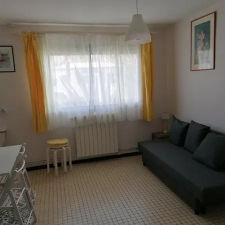 21 Rue Thomas Illyriscus Apartment